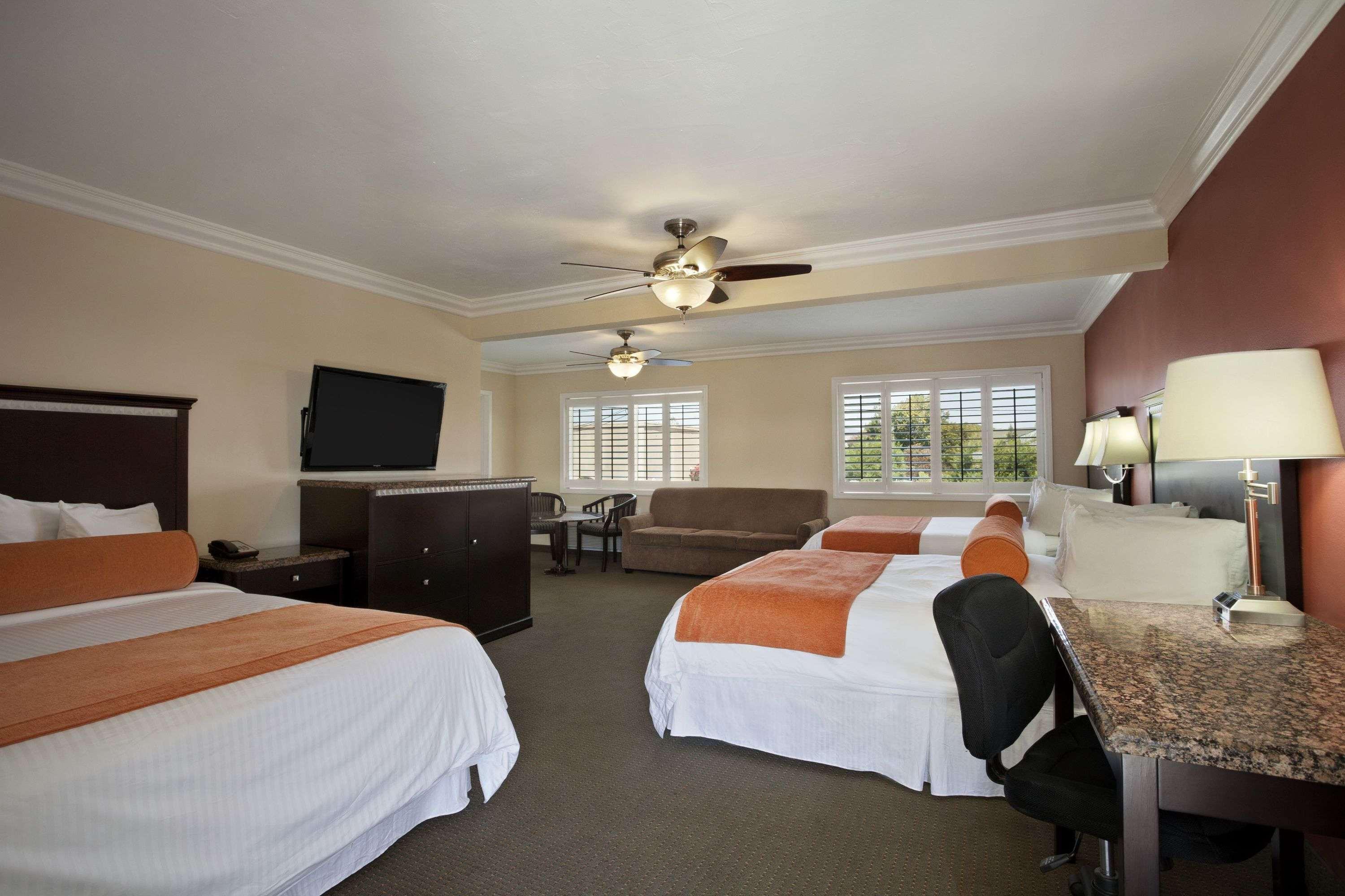ทราเวลลอดจ์ บาย วินด์แฮม ซานตามาเรีย Hotel ภายนอก รูปภาพ