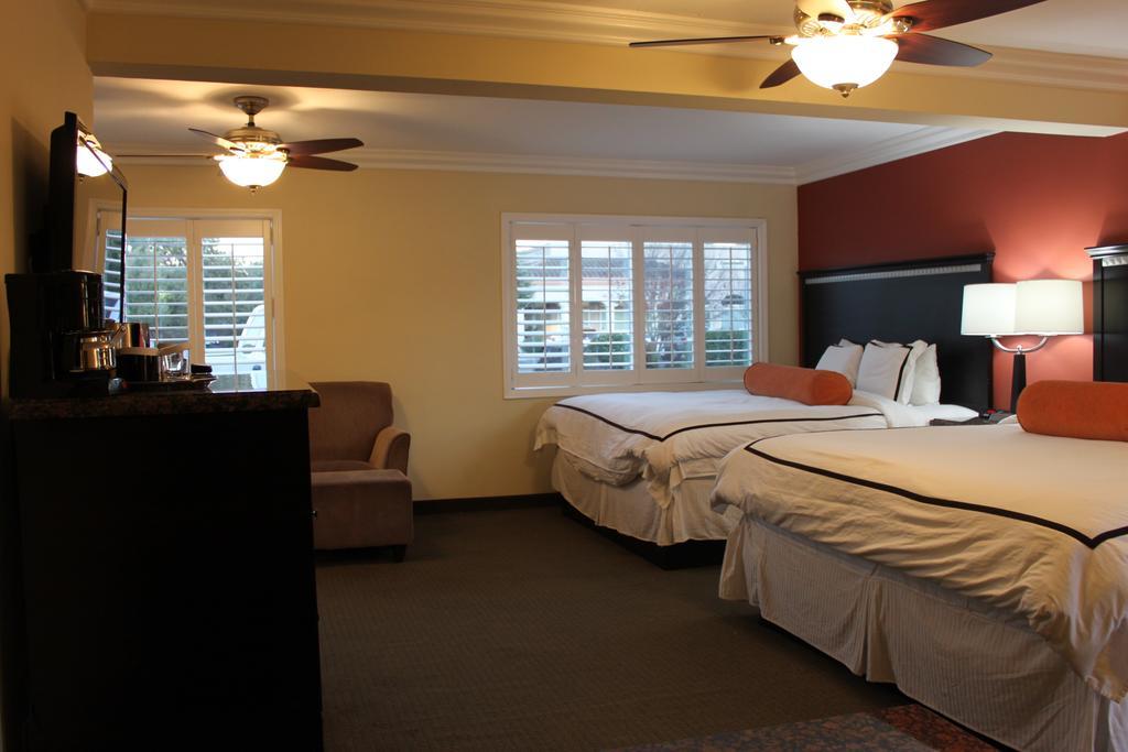 ทราเวลลอดจ์ บาย วินด์แฮม ซานตามาเรีย Hotel ภายนอก รูปภาพ