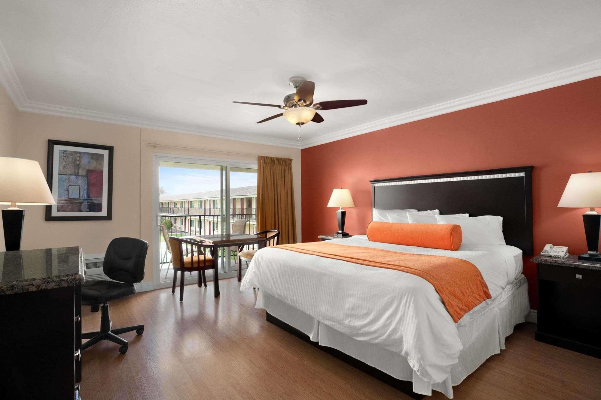 ทราเวลลอดจ์ บาย วินด์แฮม ซานตามาเรีย Hotel ภายนอก รูปภาพ