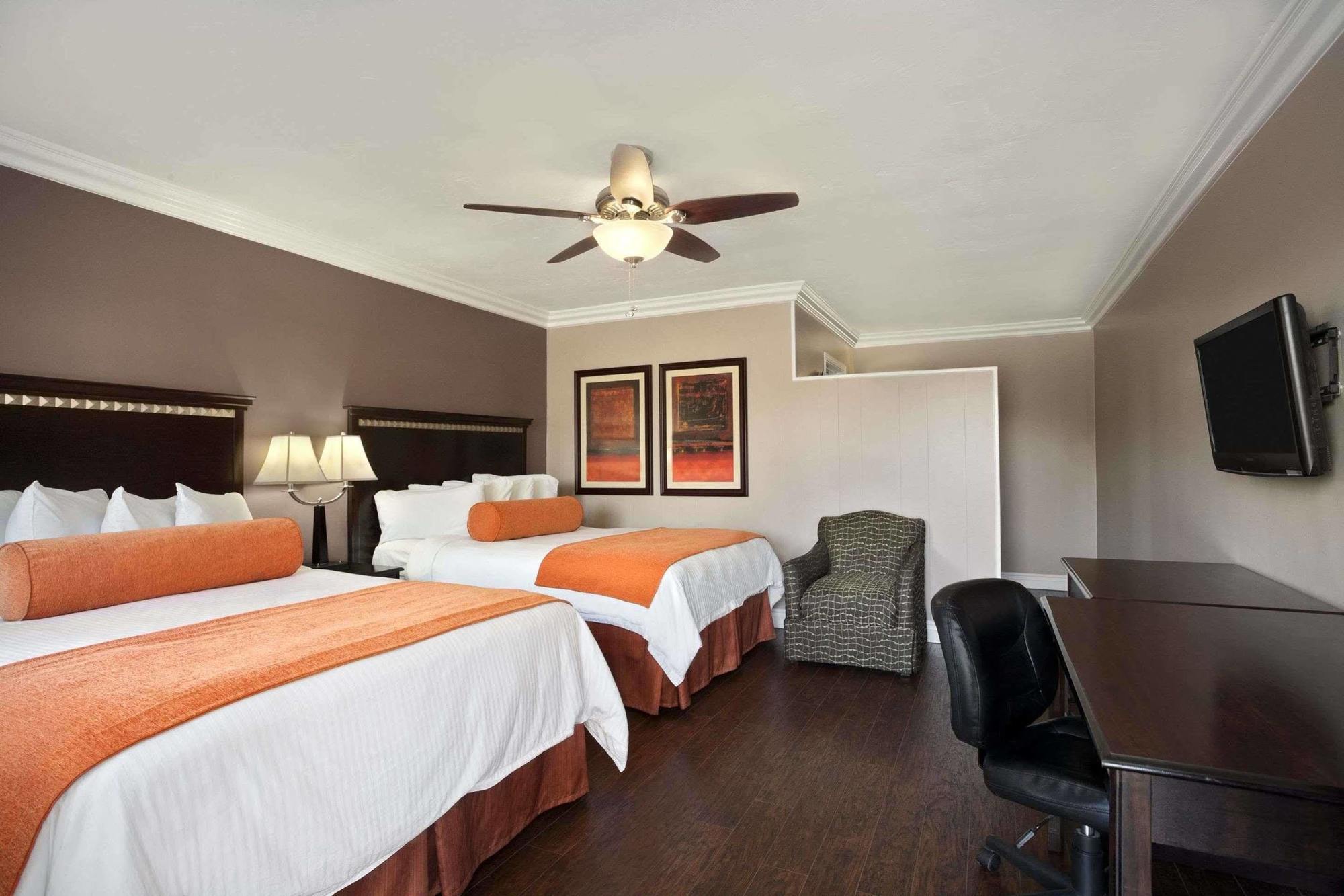 ทราเวลลอดจ์ บาย วินด์แฮม ซานตามาเรีย Hotel ภายนอก รูปภาพ